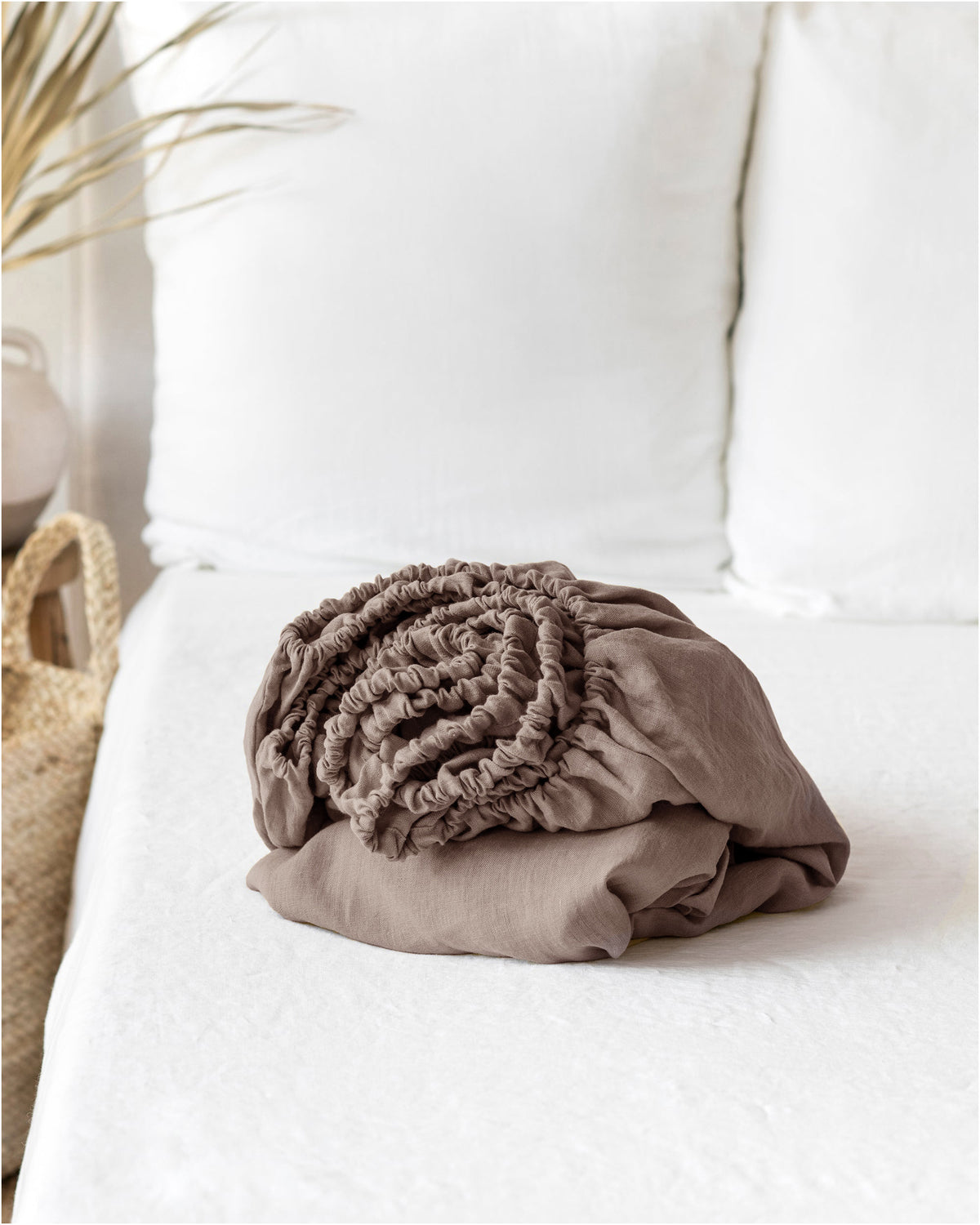 Mocha linen fitted sheet