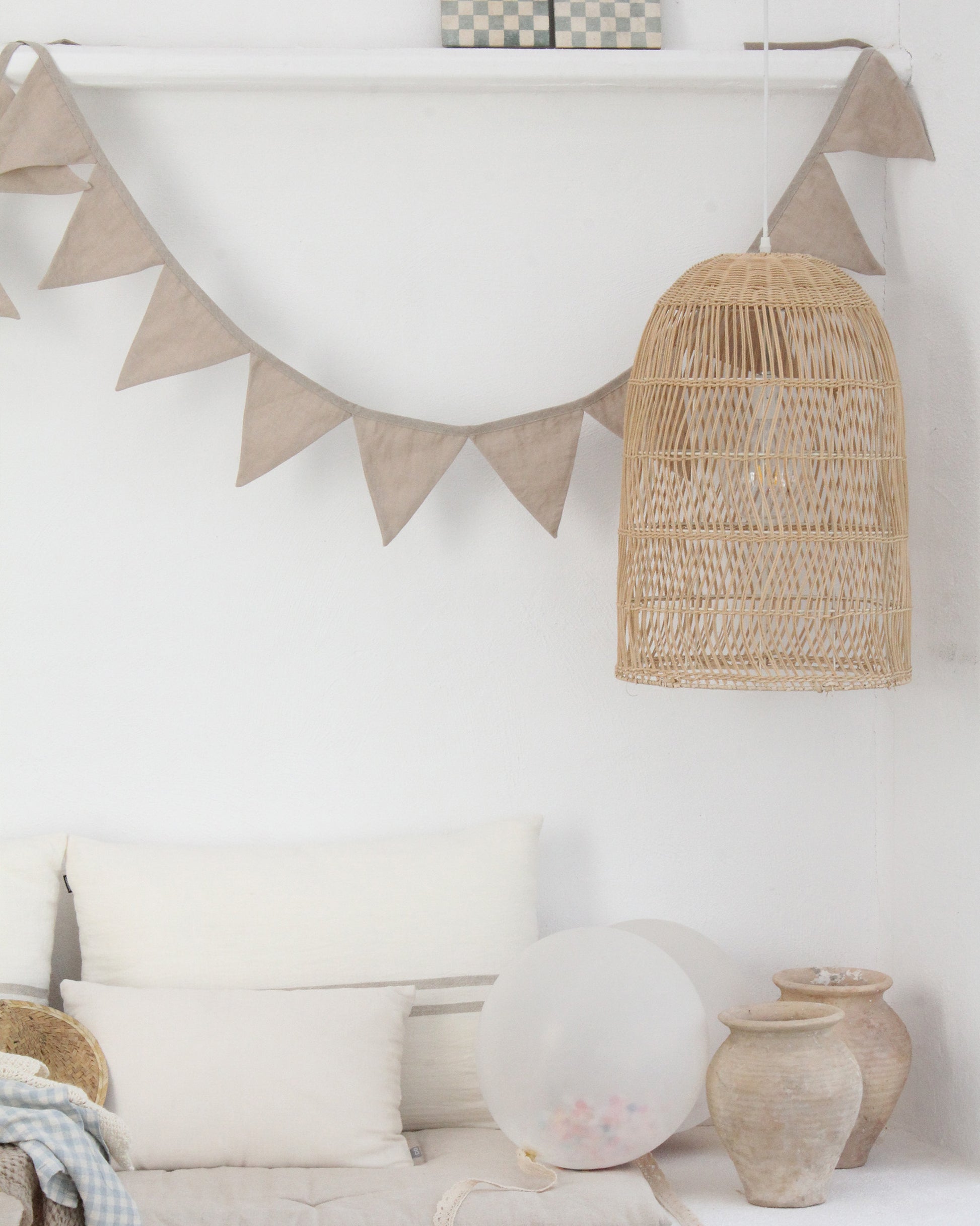 Linen bunting in Natural - MagicLinen