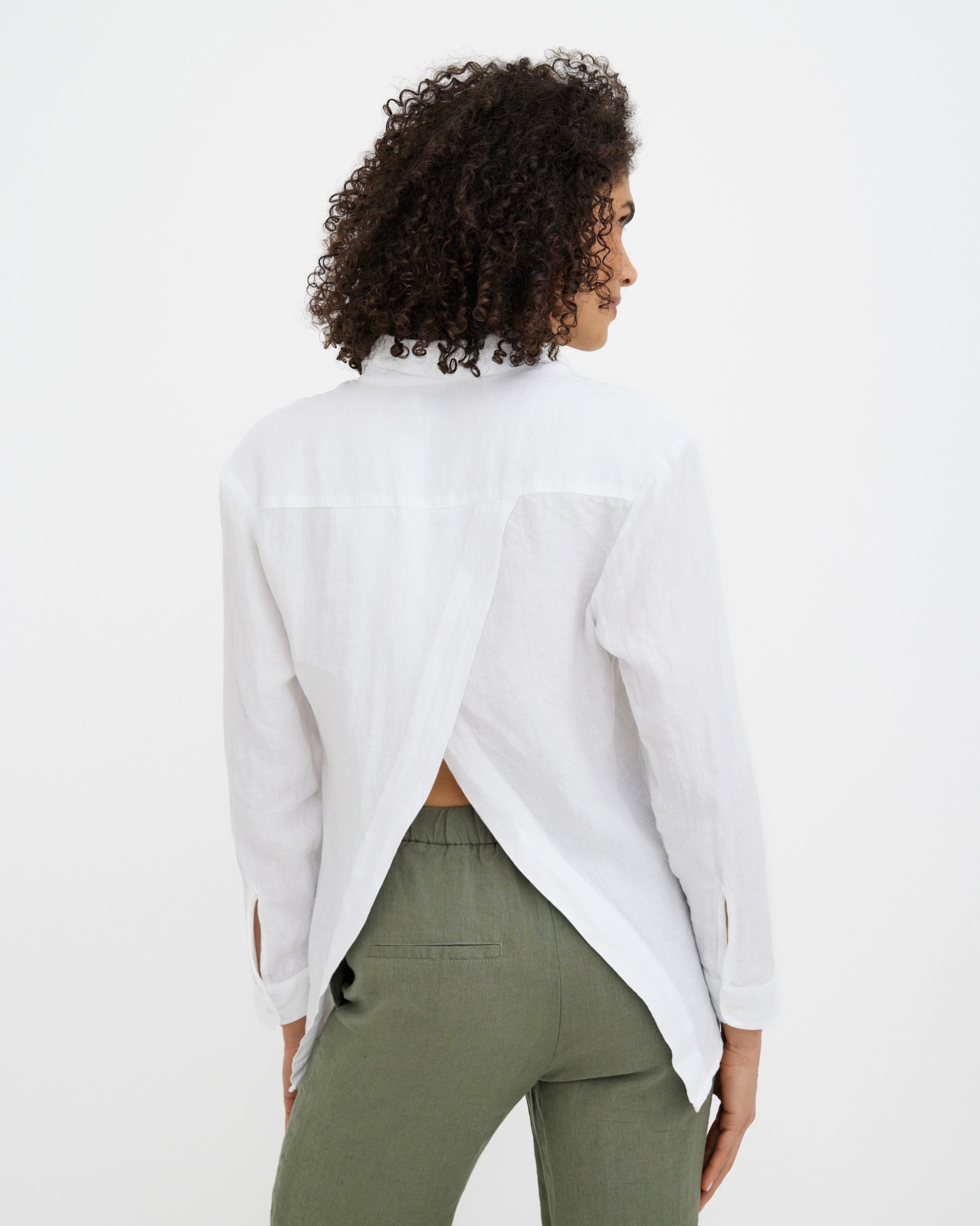 MagicLinen white Split Back Linen Shirt NEW YORK, 100% European flax linen modelBoxOn