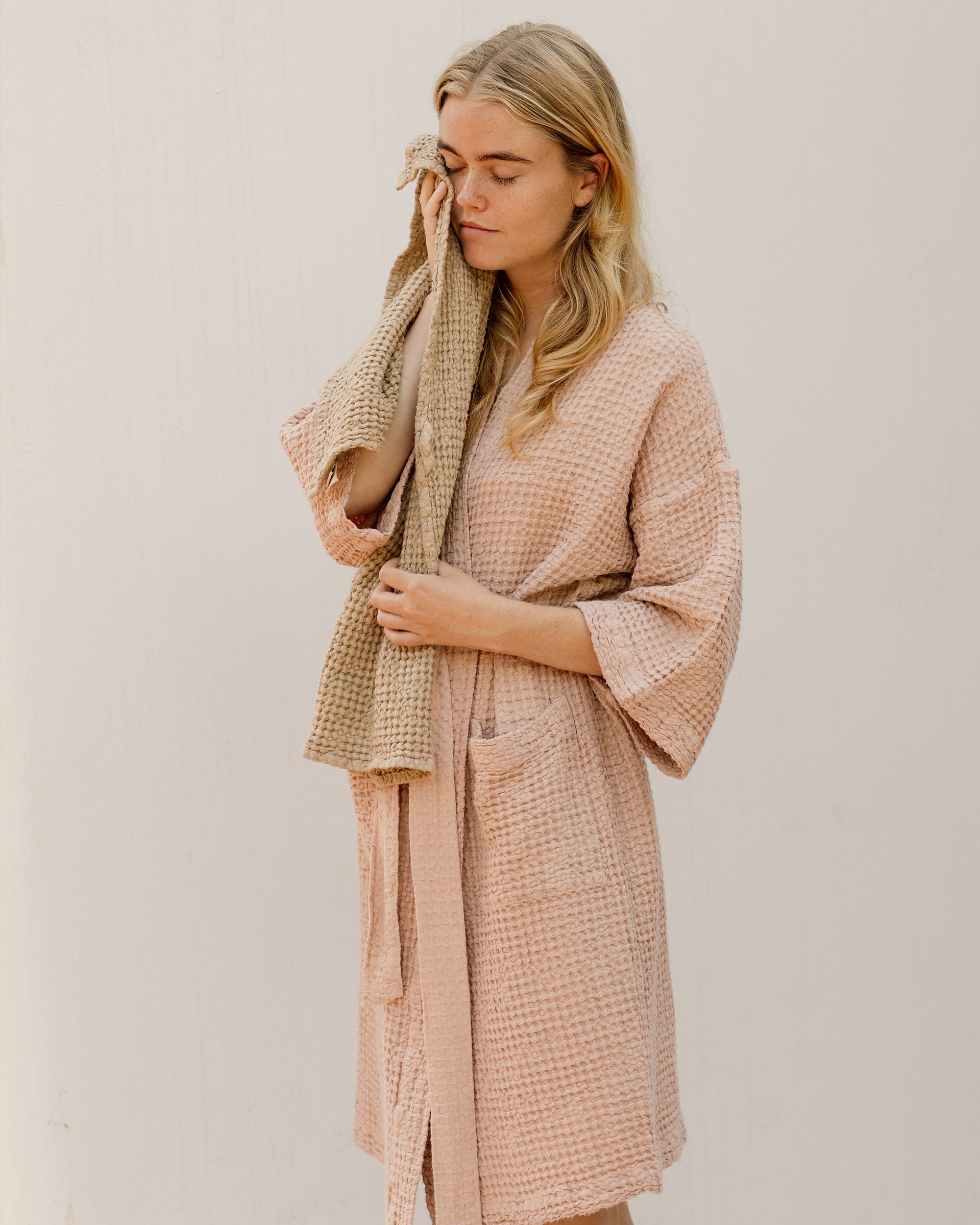 Short waffle dressing outlet gown