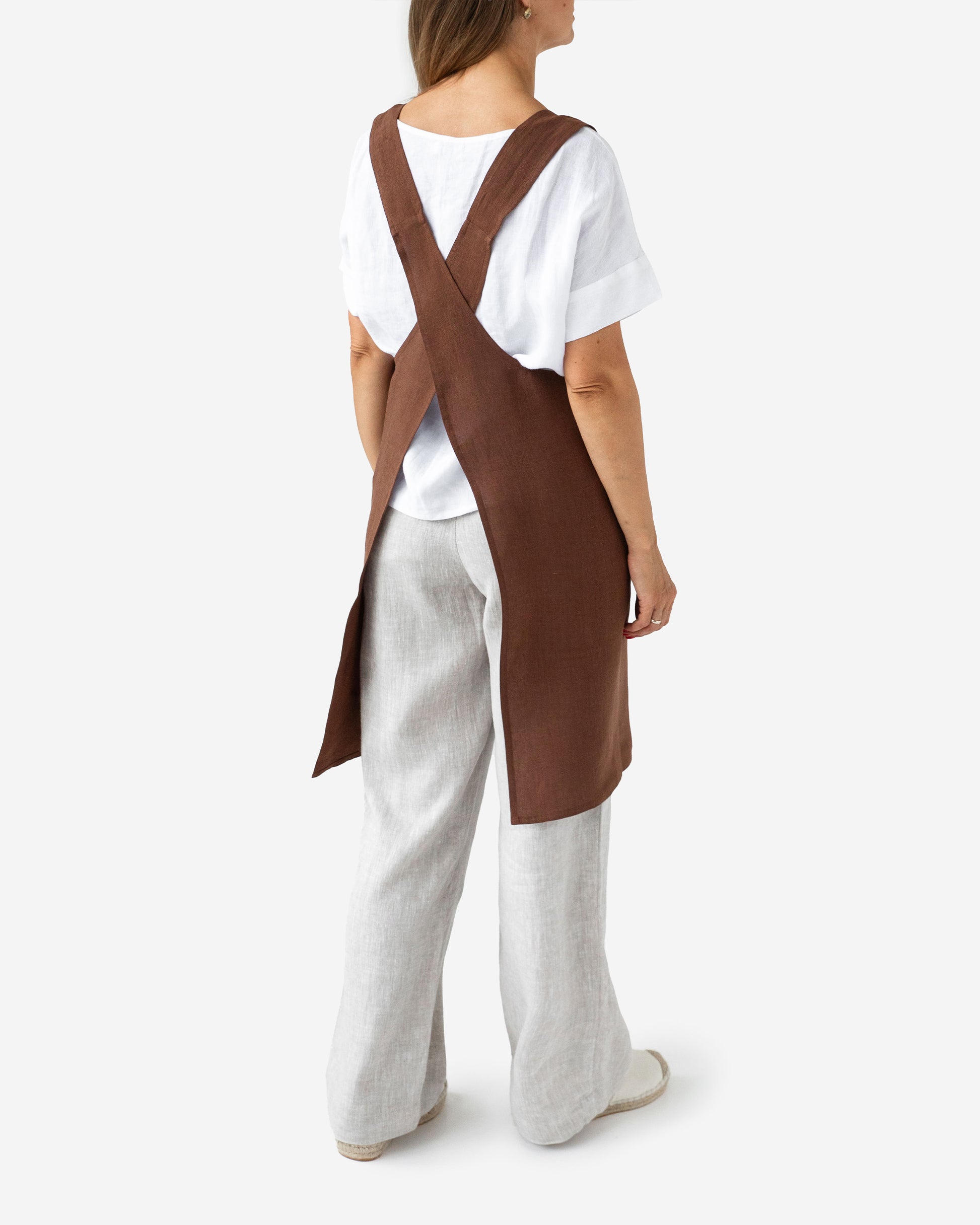 Pinafore apron in Chocolate brown | MagicLinen