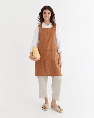 Pinafore cross-back linen apron in Cinnamon | MagicLinen