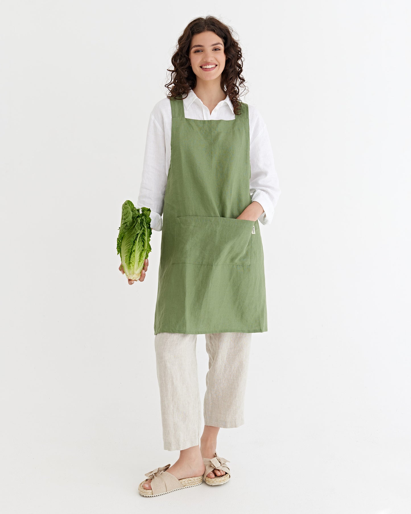 Pinafore cross-back linen apron in Forest green | MagicLinen