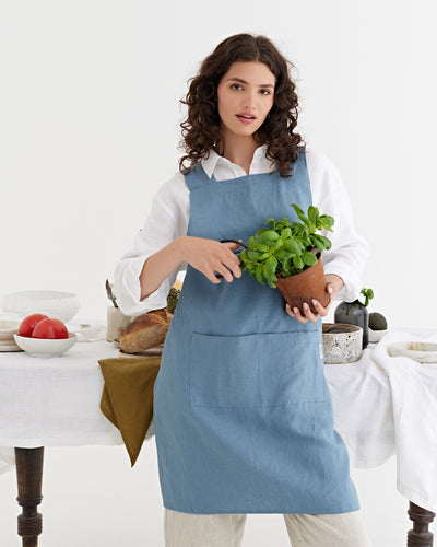 Pinafore cross-back linen apron in Gray blue | MagicLinen