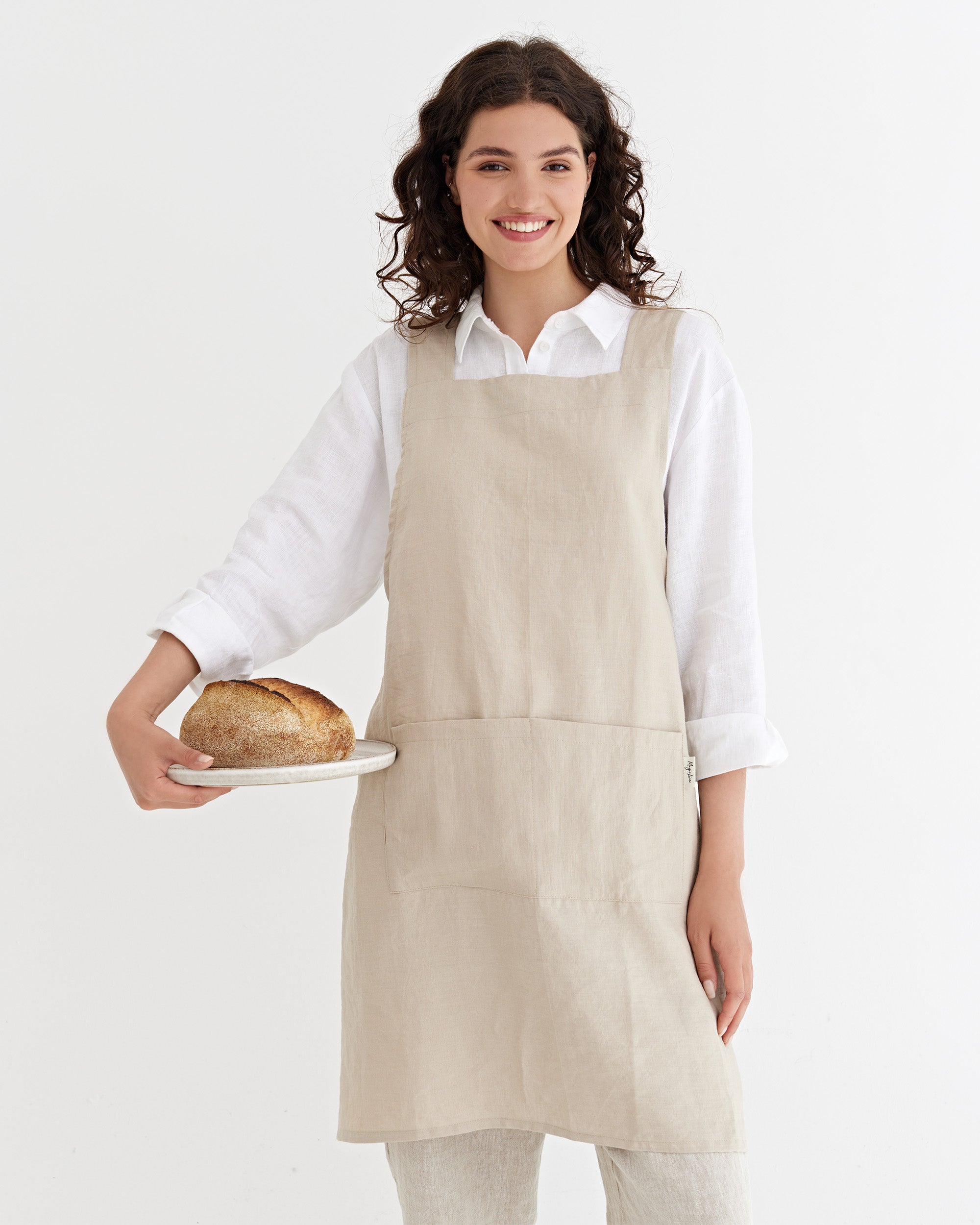 Pinafore cross-back linen apron in Natural linen | MagicLinen