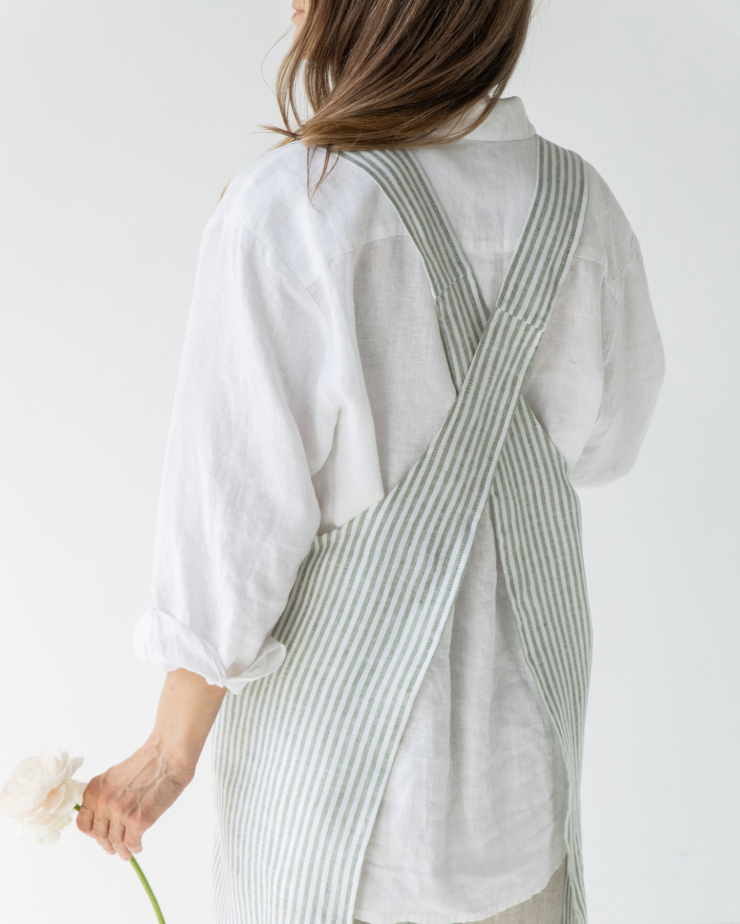 Pinafore cross-back linen apron in Striped in Forest green