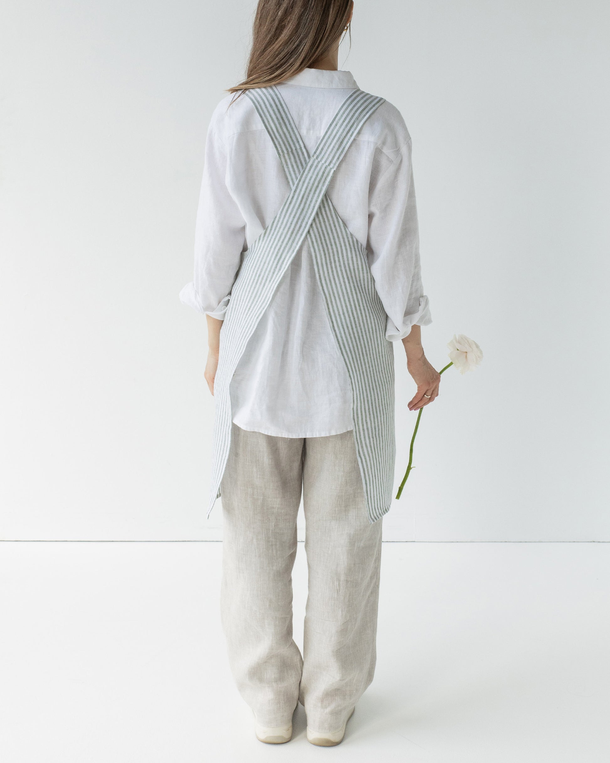 Pinafore cross-back linen apron in Striped in Forest green | MagicLinen