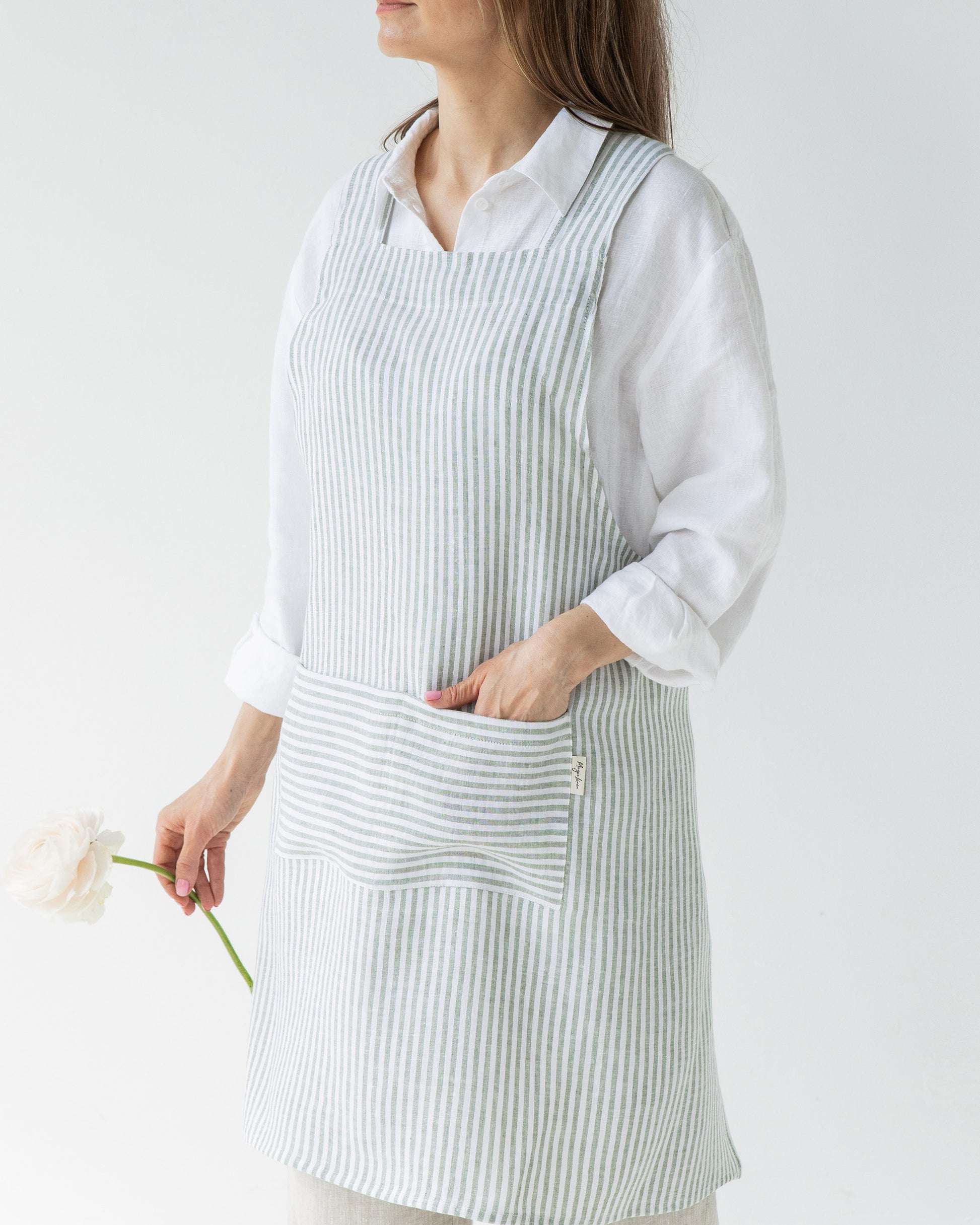 Pinafore cross-back linen apron in Striped in Forest green | MagicLinen