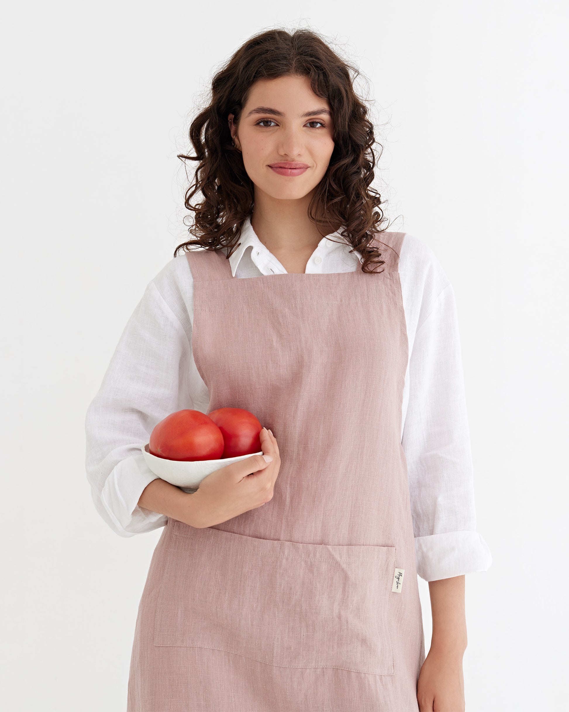 Pinafore cross-back linen apron in Woodrose | MagicLinen