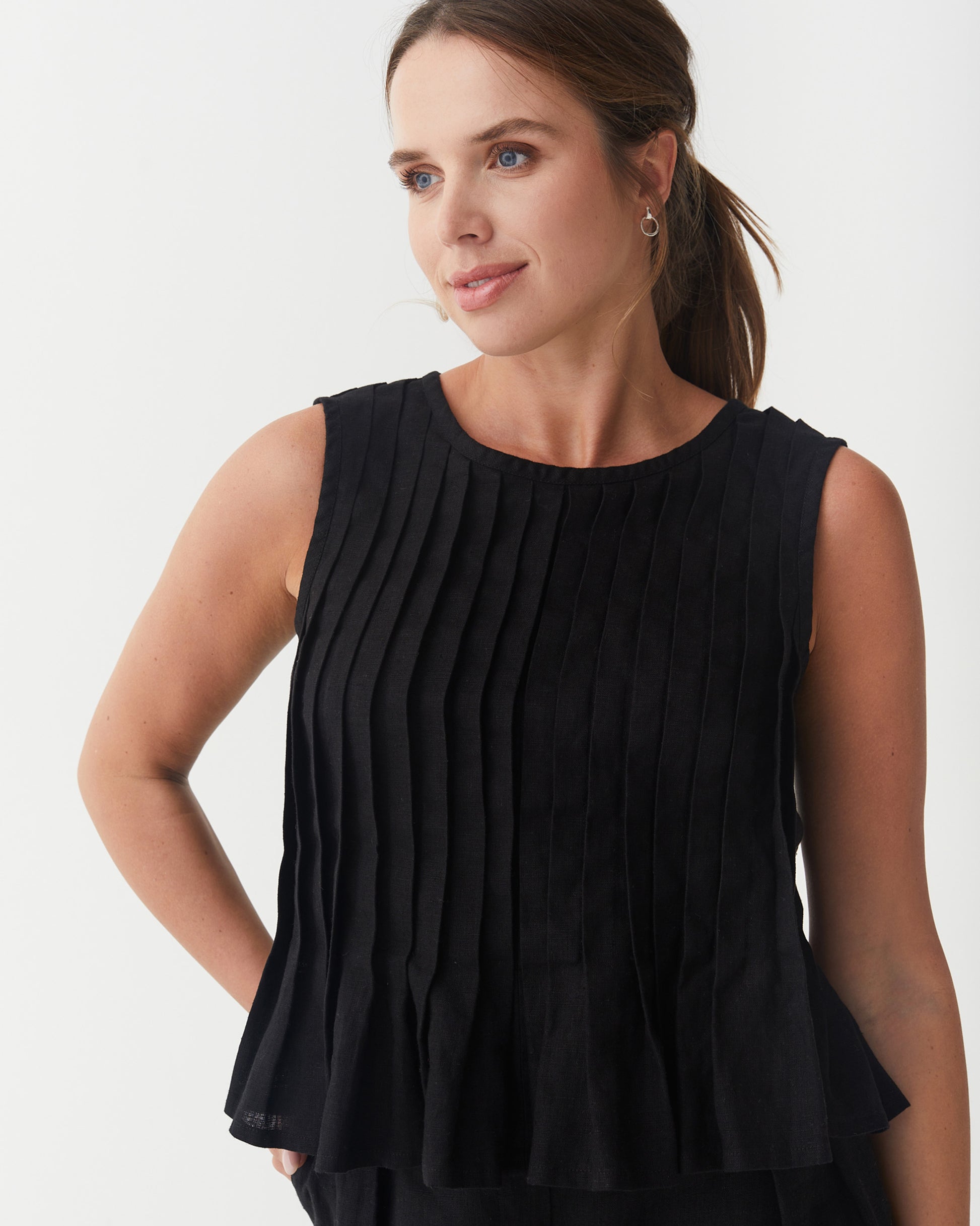 Pleated Sleeveless Linen Top MOOREA in Black | MagicLinen