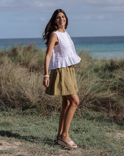 Pleated Sleeveless Linen Top MOOREA in White | MagicLinen modelBoxOn2