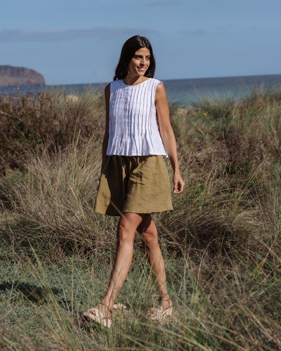 Flowy Linen Shorts RHINE in Khaki green | MagicLinen modelBoxOn2