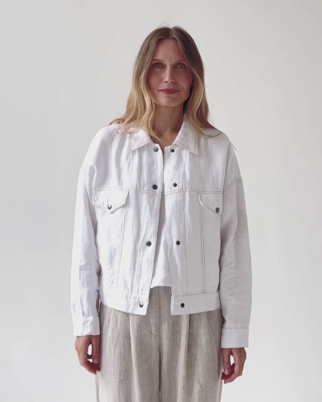 Cropped linen jacket LEURA in White - MagicLinen