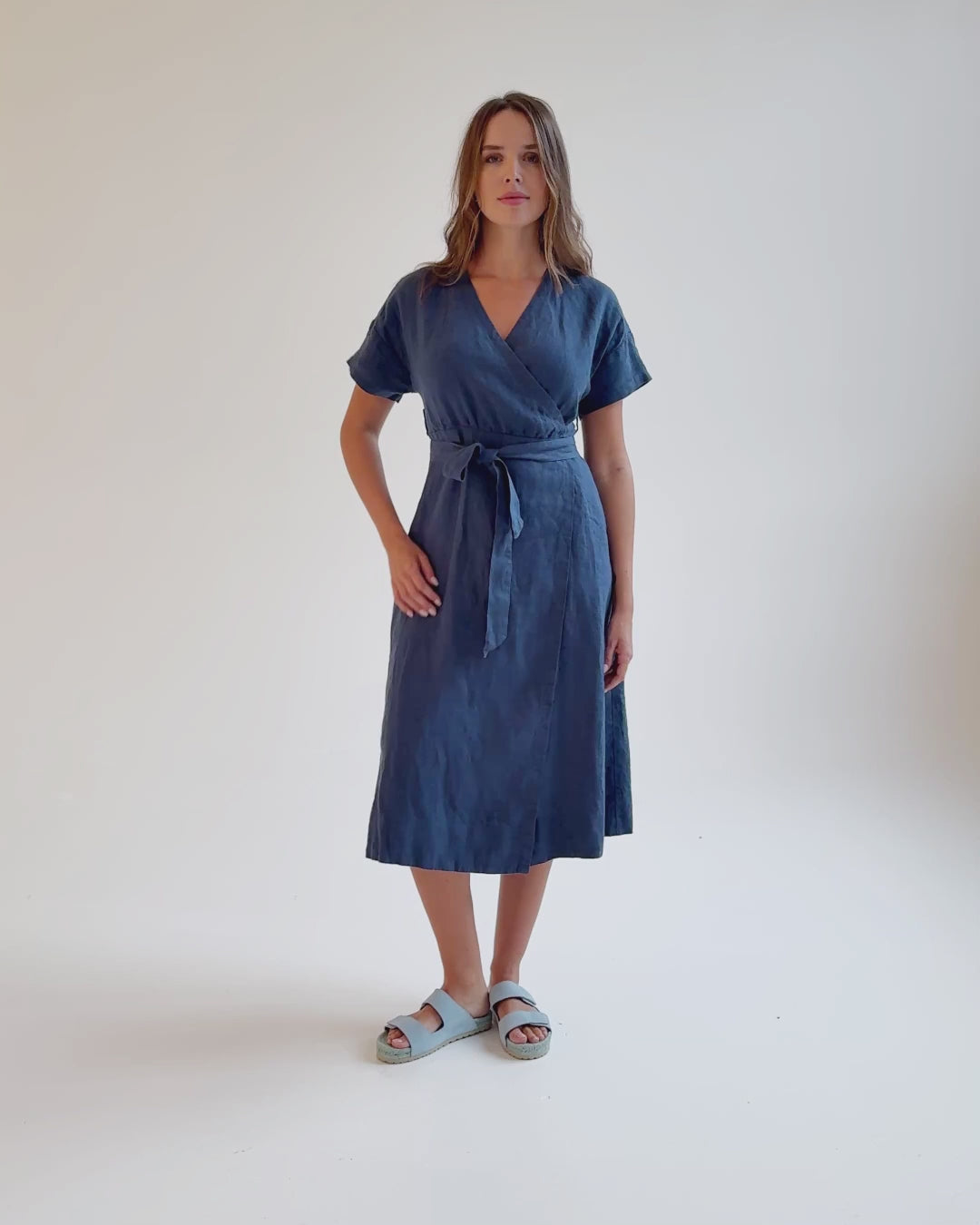 Linen wrap dress PEHOE in Deep navy blue | MagicLinen