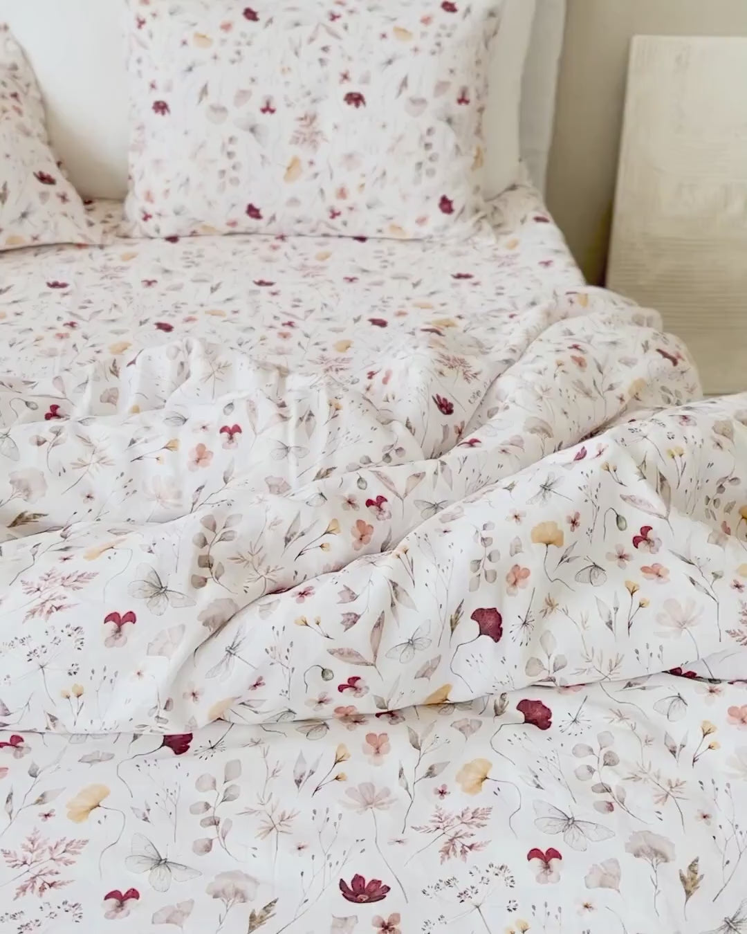 Meadow Print Linen Duvet Cover | MagicLinen