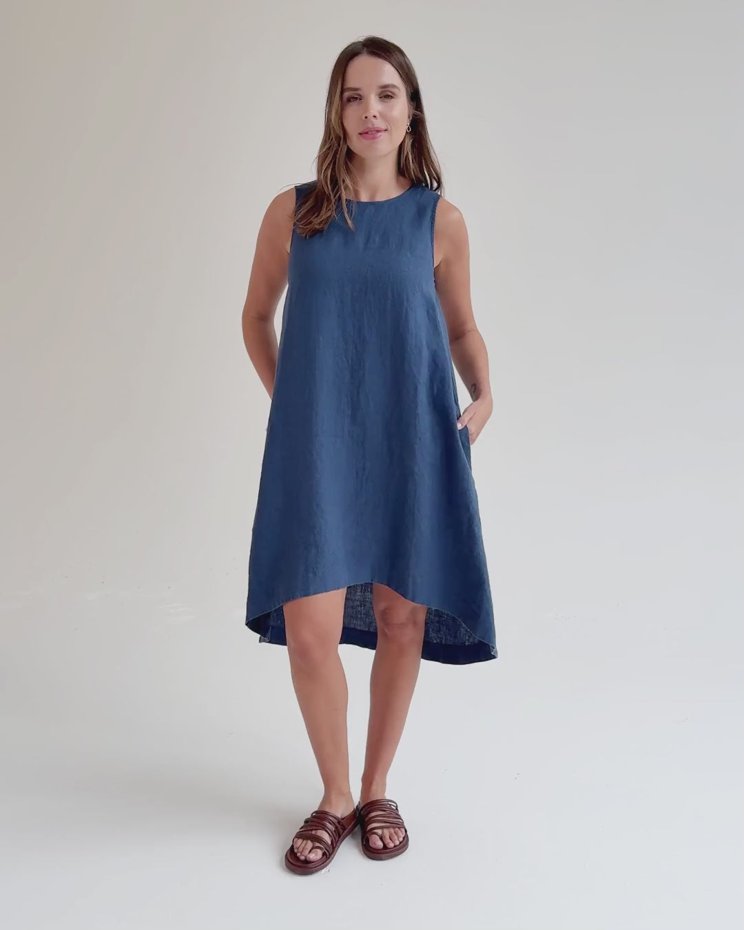 Royal Toscana Linen Dress in Deep navy blue | MagicLinen