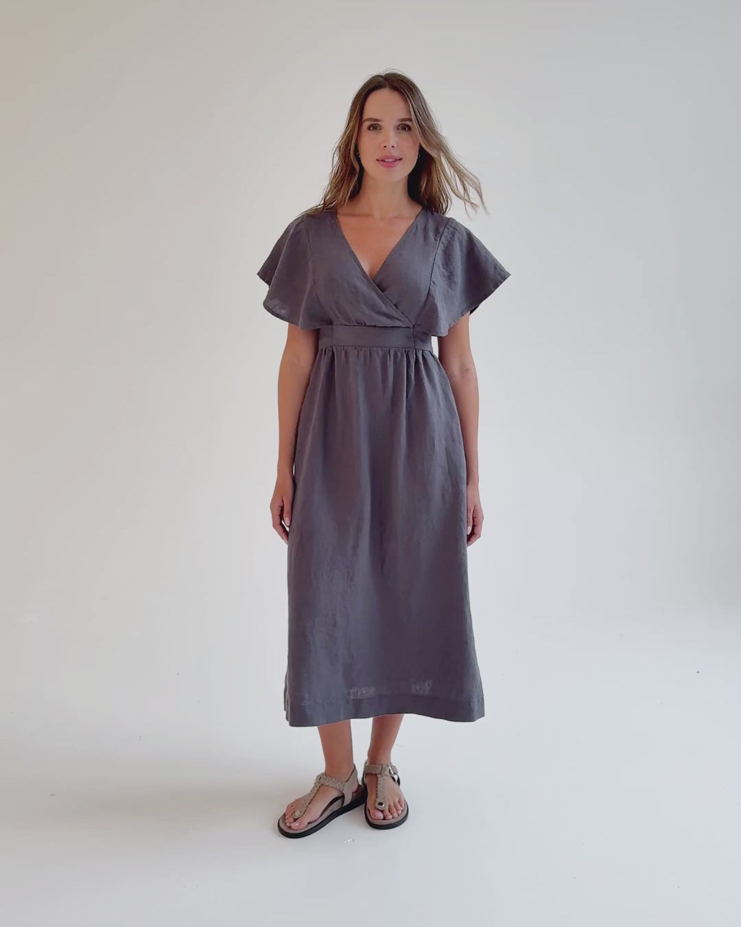 Linen wrap dress YOHO in Anthracite | MagicLinen