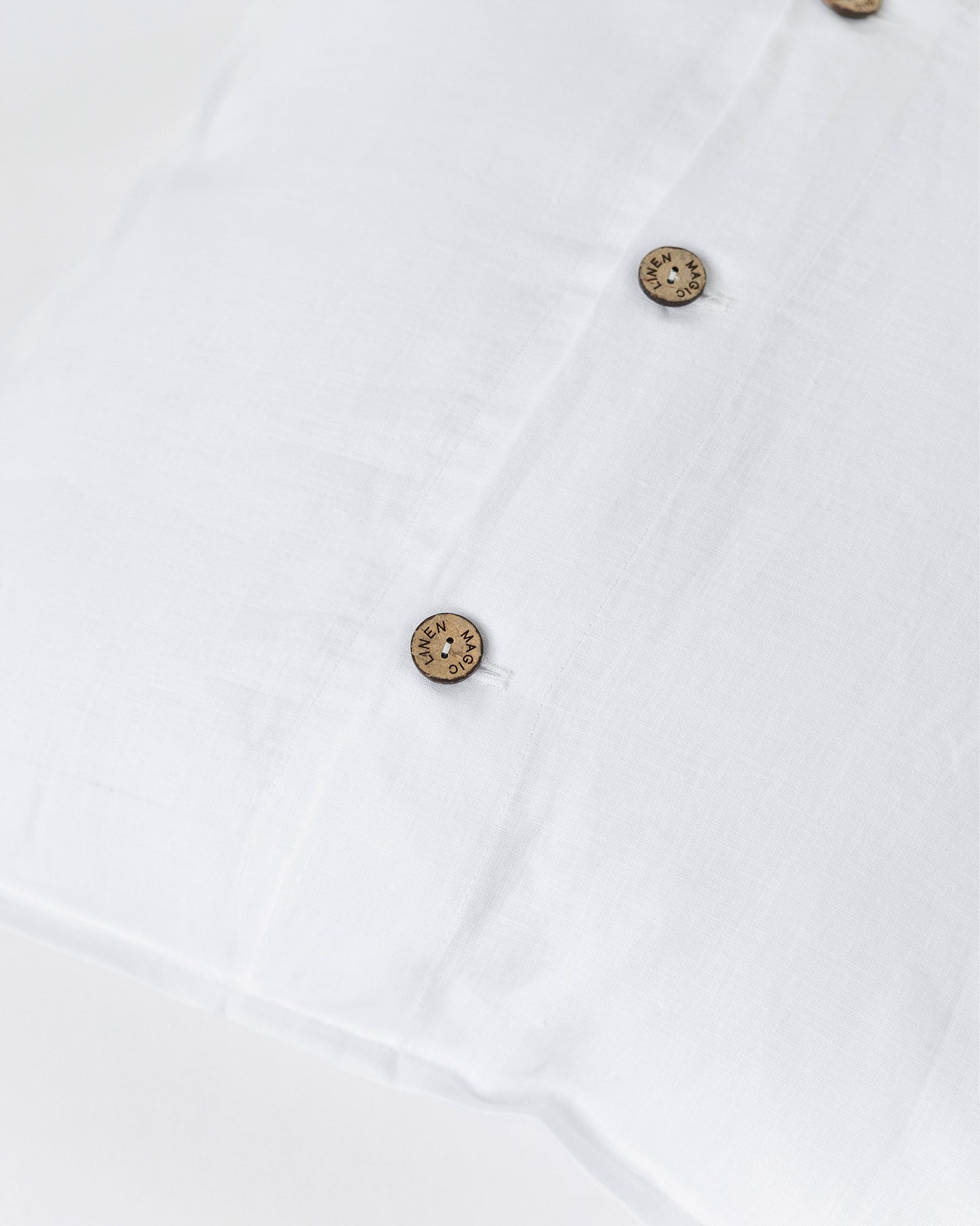 Deco pillow cover with buttons in White | MagicLinen