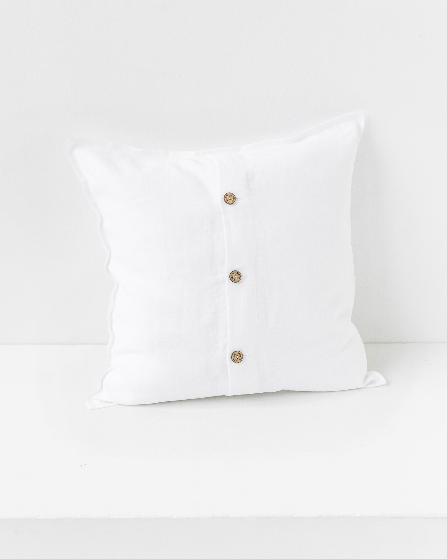 Deco pillow cover with buttons in White | MagicLinen