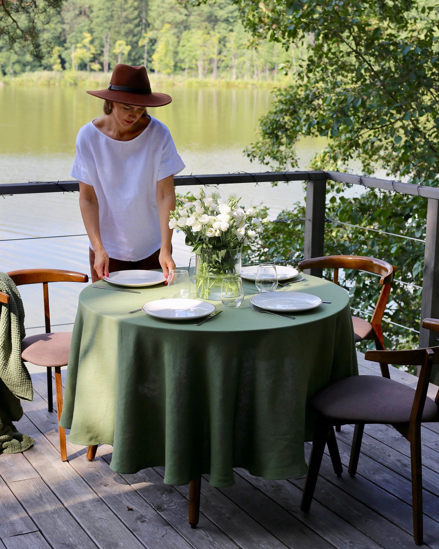 Round linen tablecloth in Forest green - MagicLinen