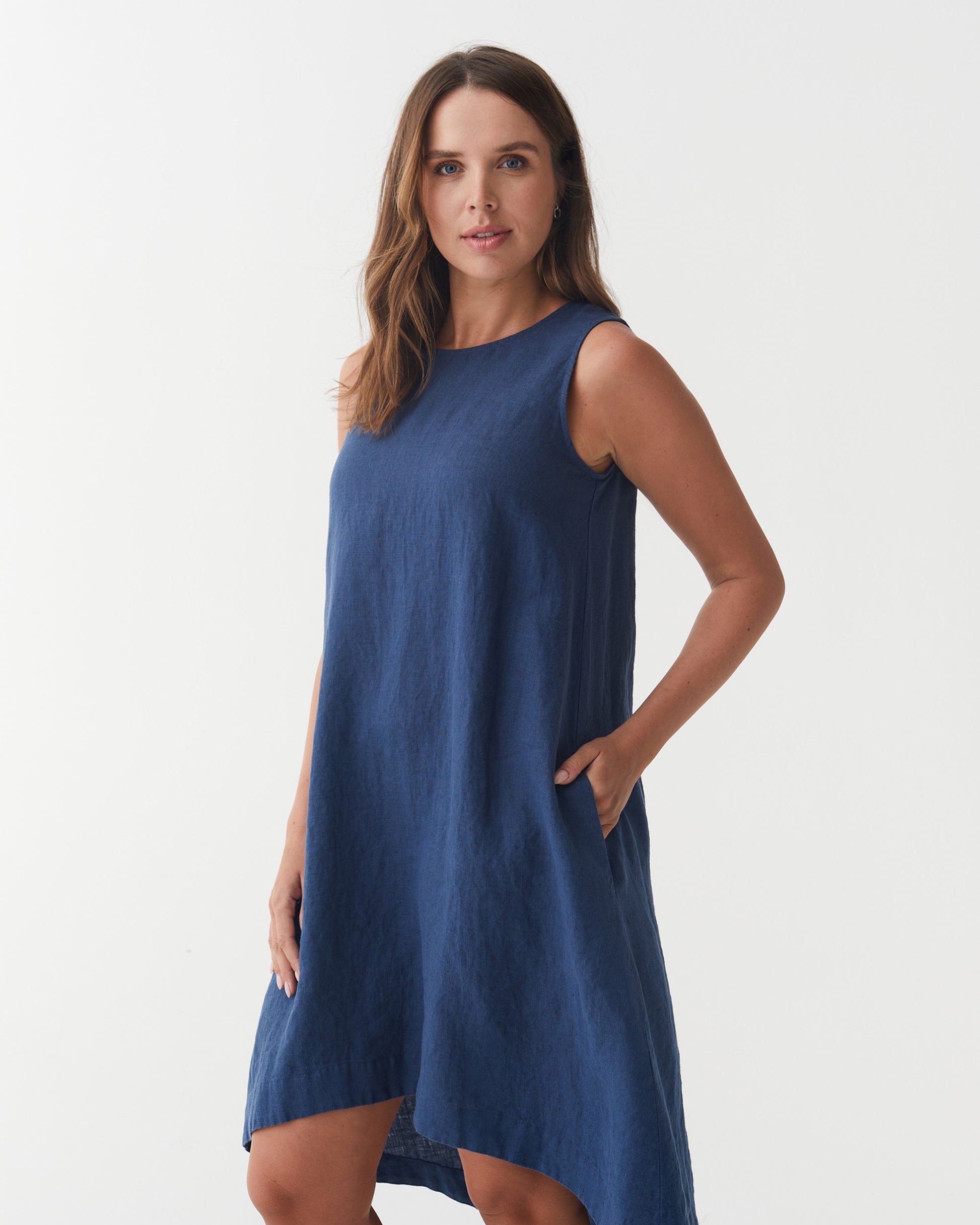 Royal Toscana Linen Dress in Deep navy blue | MagicLinen