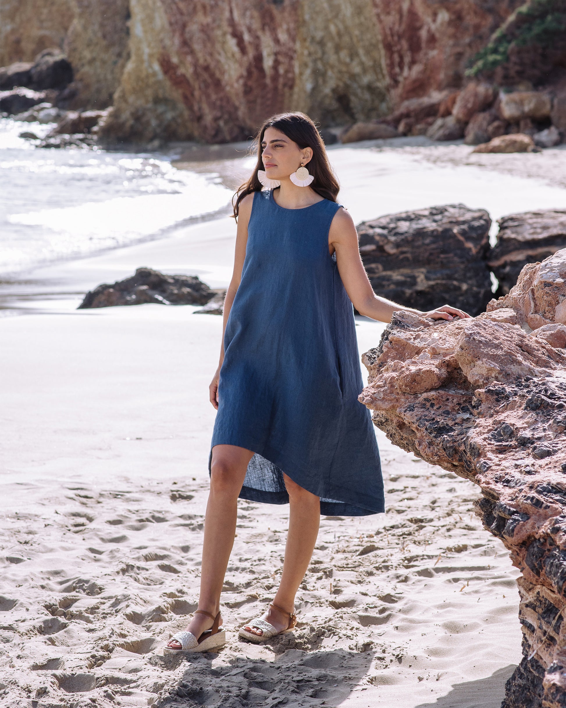 Royal Toscana Linen Dress in Deep navy blue | MagicLinen modelBoxOn2