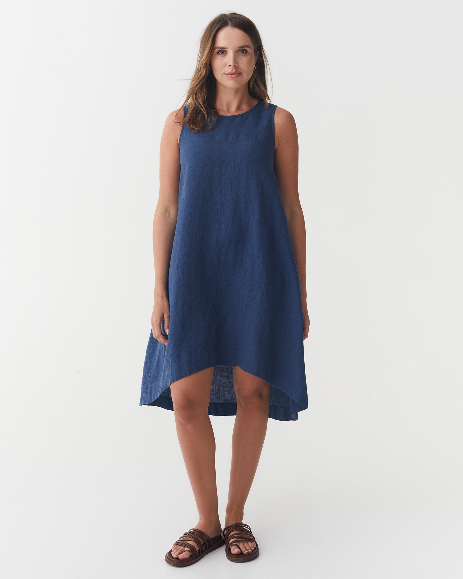 Royal Toscana Linen Dress in Deep navy blue | MagicLinen modelBoxOn