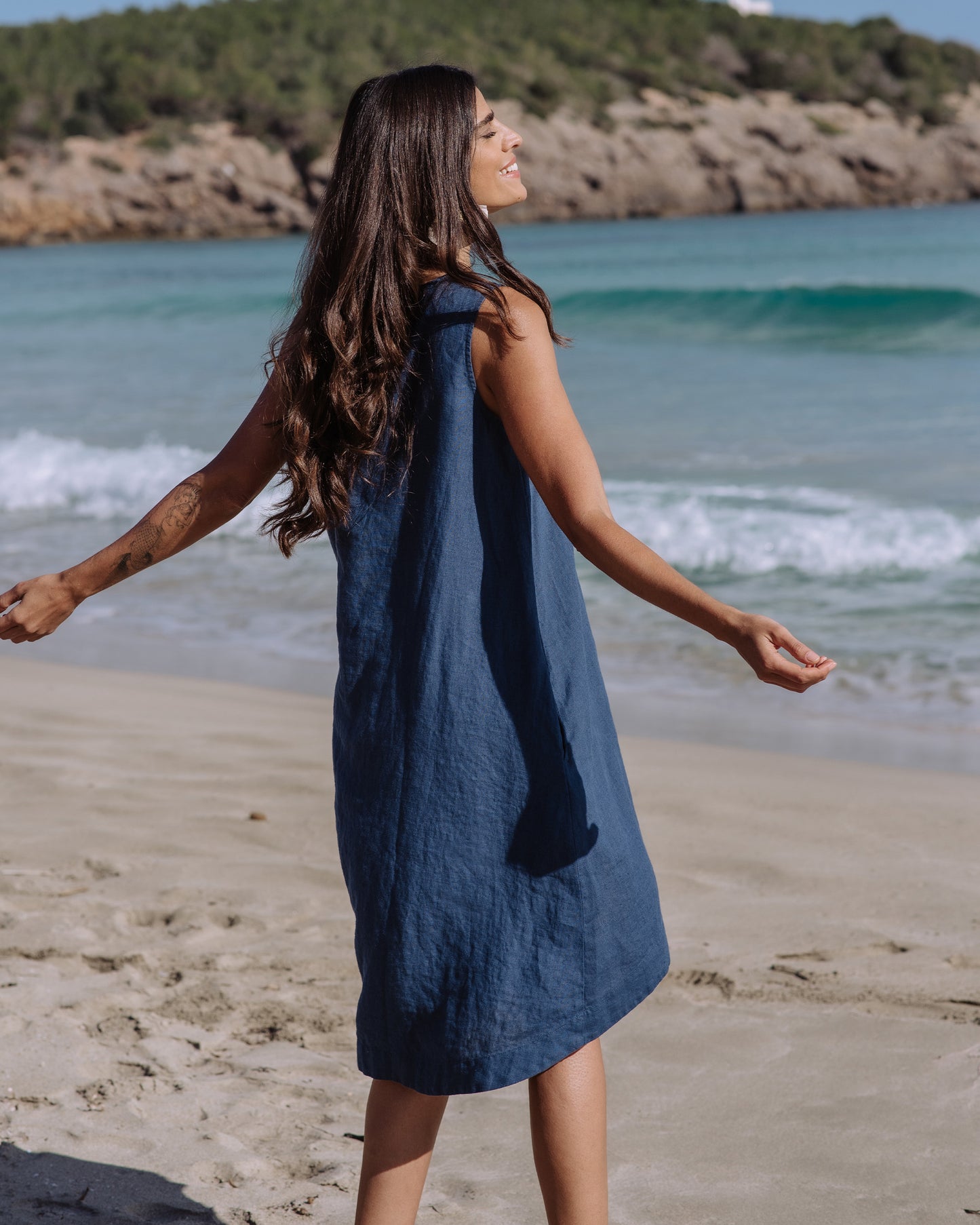 Royal Toscana Linen Dress in Deep navy blue | MagicLinen