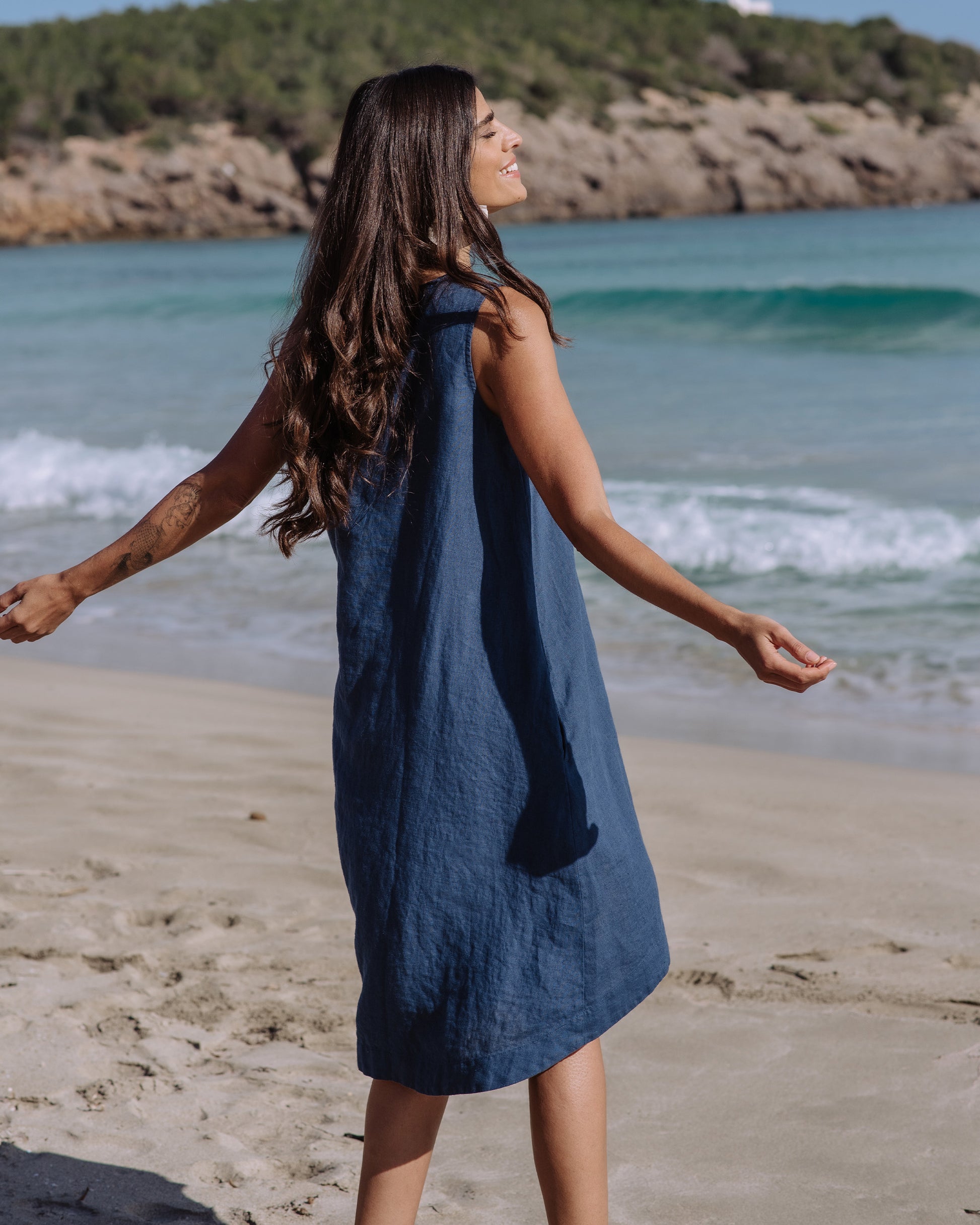 Royal Toscana Linen Dress in Deep navy blue | MagicLinen