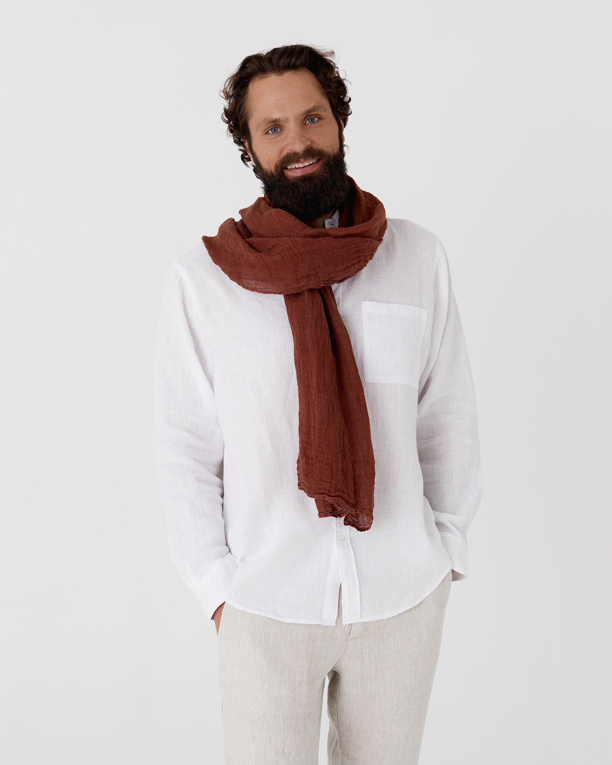 Men's linen scarf in Walnut brown - MagicLinen