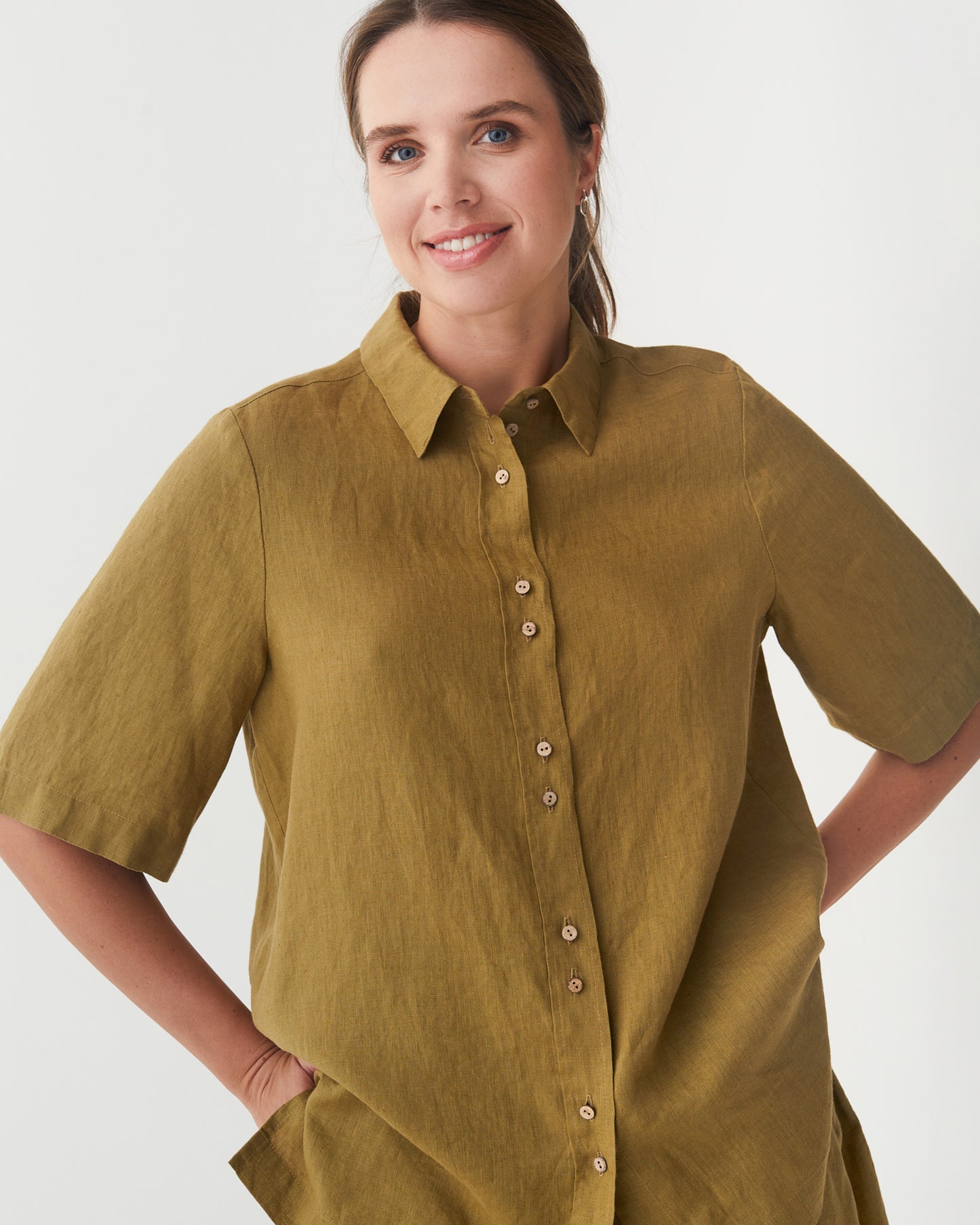 Short Sleeve Linen Shirt LOIRE in Khaki green | MagicLinen