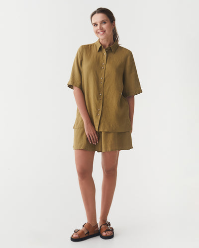 Short Sleeve Linen Shirt LOIRE in Khaki green | MagicLinen modelBoxOn