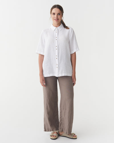 Short Sleeve Linen Shirt LOIRE in White | MagicLinen modelBoxOn