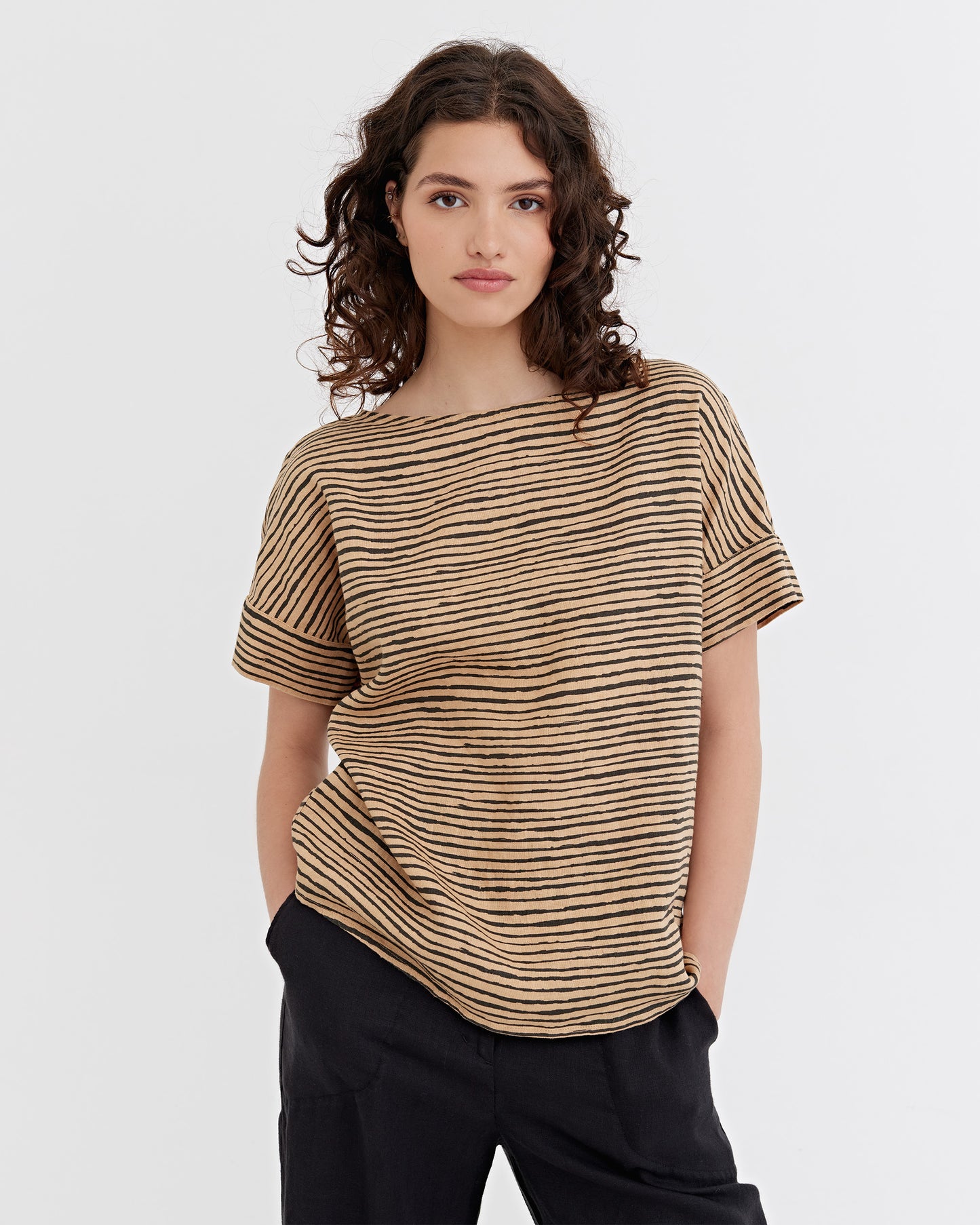 Short-sleeved Linen Top CALABRIA in Inked lines | MagicLinen modelBoxOn