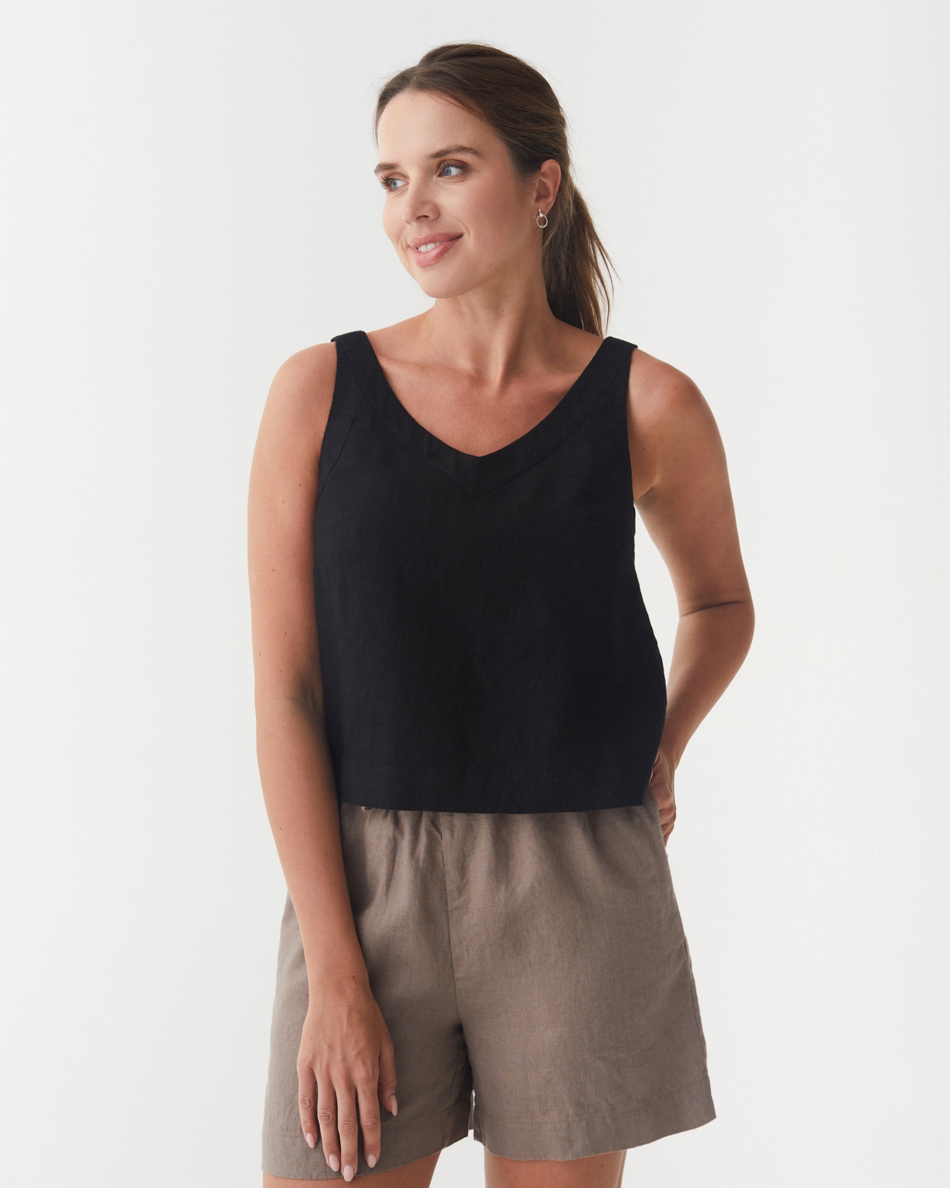 Sleeveless Linen Top DOURO in Black | MagicLinen modelBoxOn