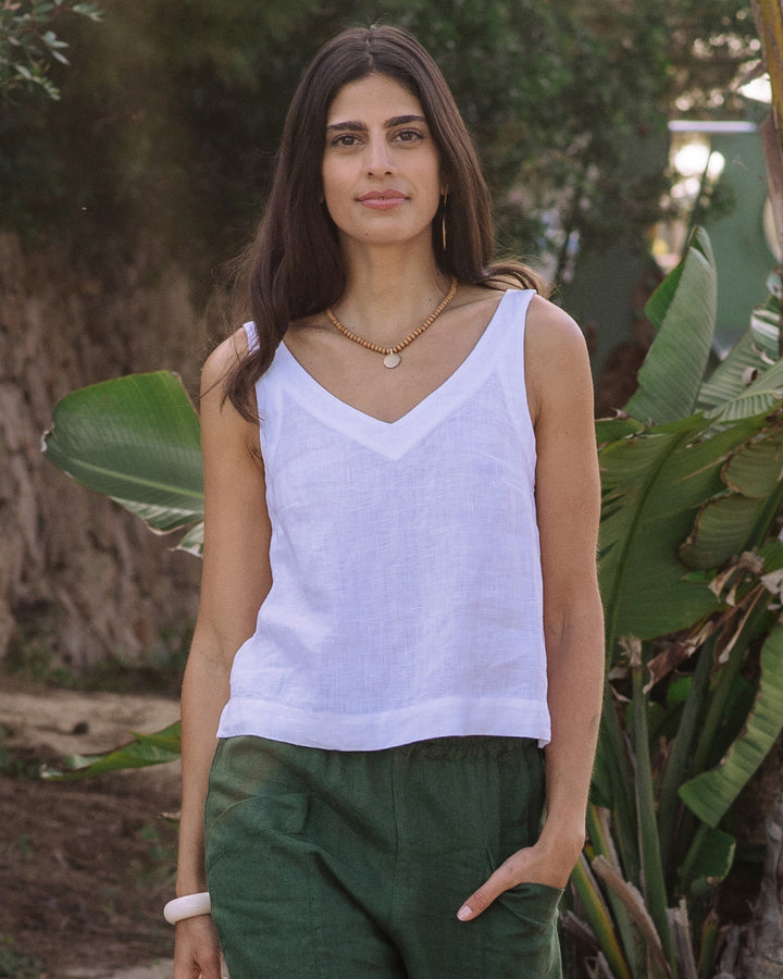 Sleeveless Linen Top DOURO in White | MagicLinen modelBoxOn2