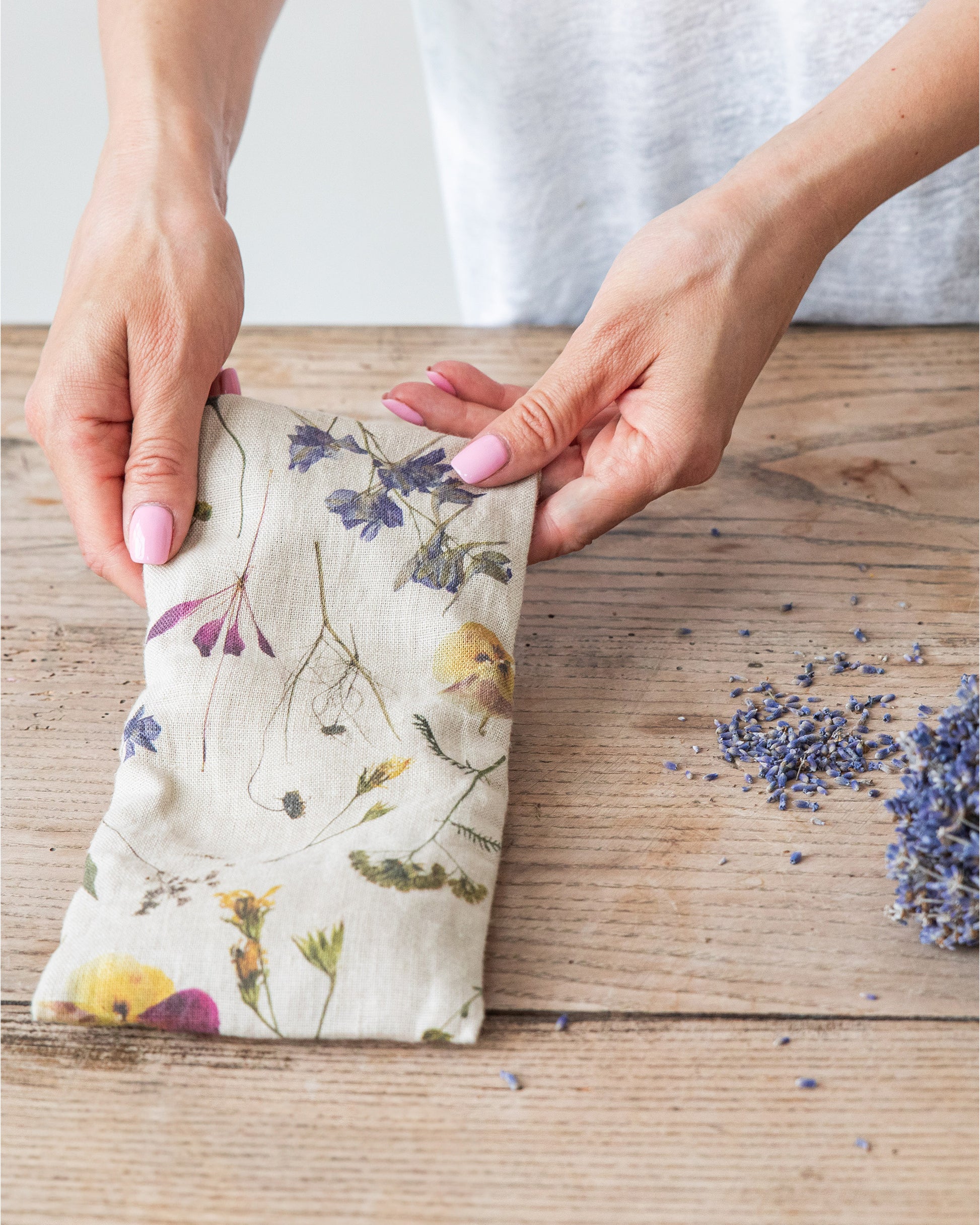 Linen eye pillow in Botanical print - MagicLinen