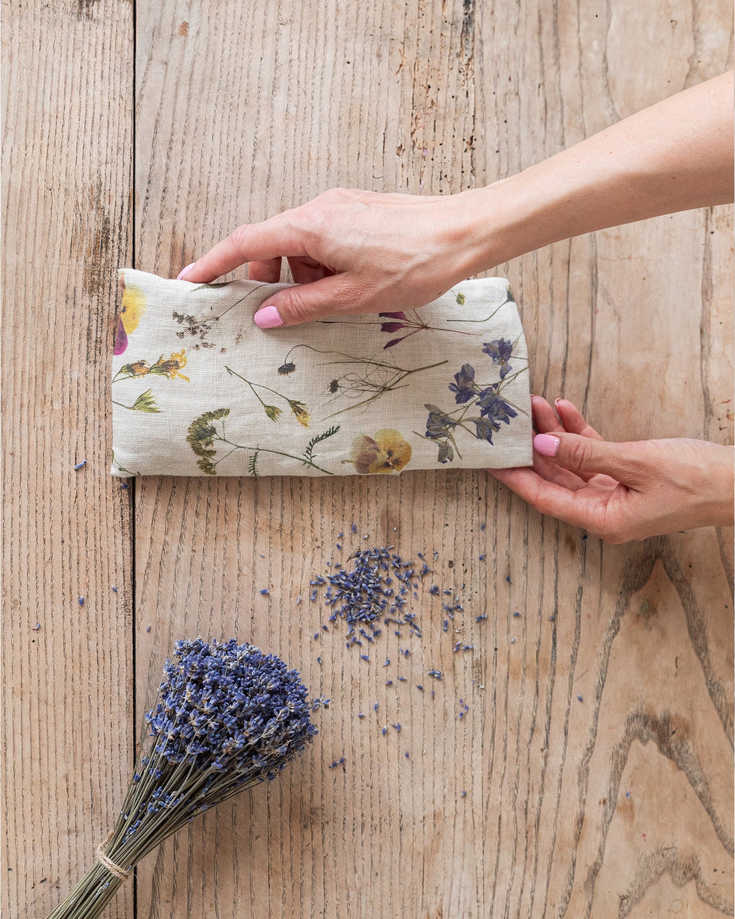 Linen eye pillow in Botanical print - MagicLinen