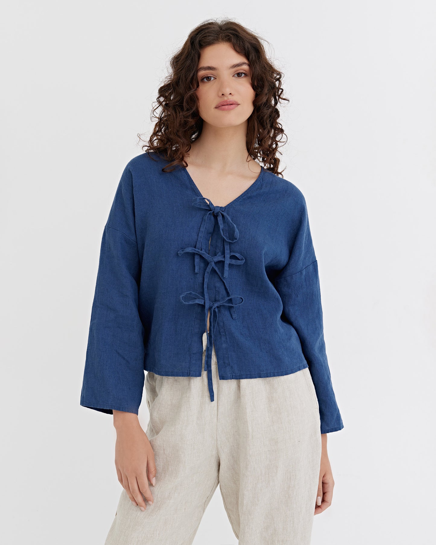 Tie-Front top ORIOLO in Deep navy blue | MagicLinen modelBoxOn