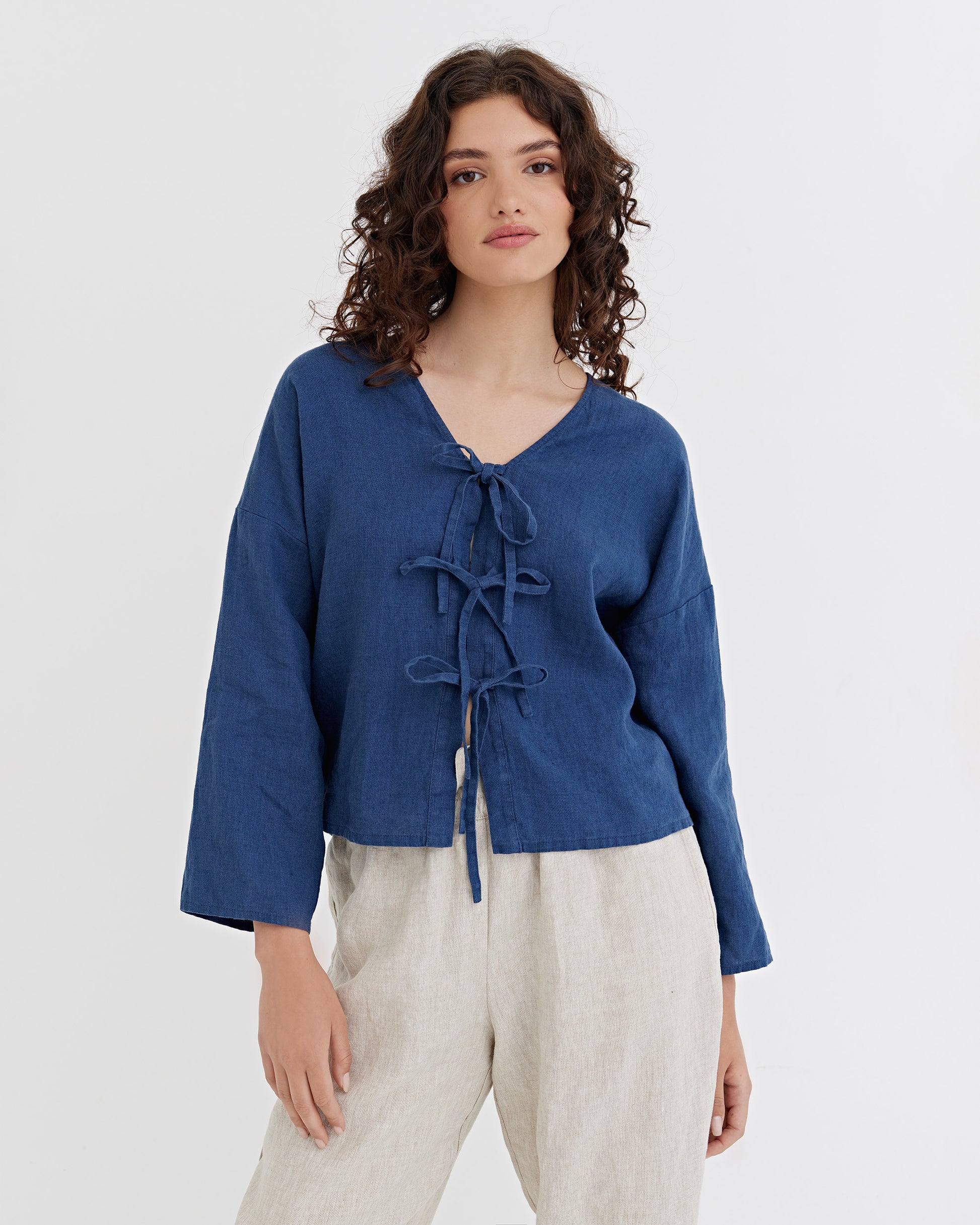 Tie-Front top ORIOLO in Deep navy blue | MagicLinen modelBoxOn