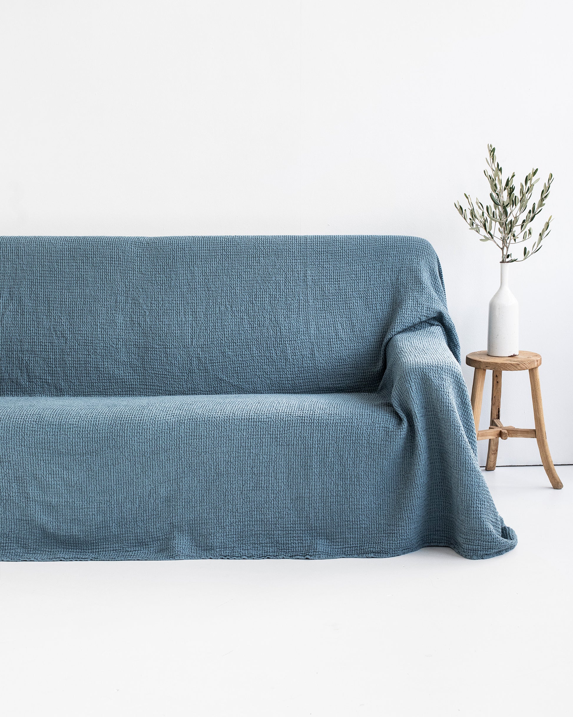 Waffle linen couch cover in Gray blue - MagicLinen