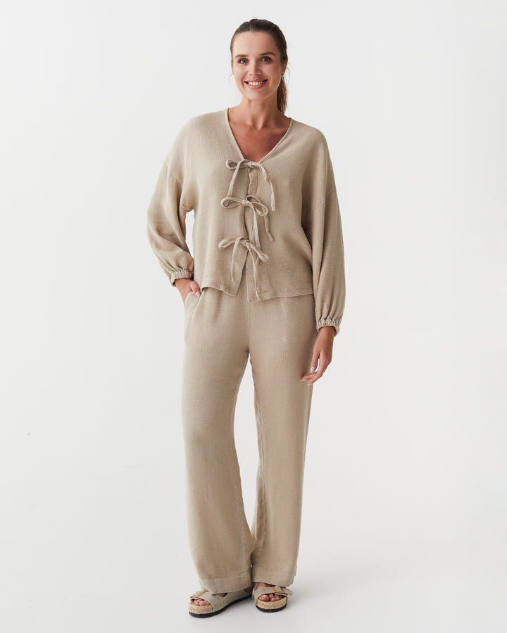 Waffle sweatpants GASPE in Natural | MagicLinen modelBoxOn