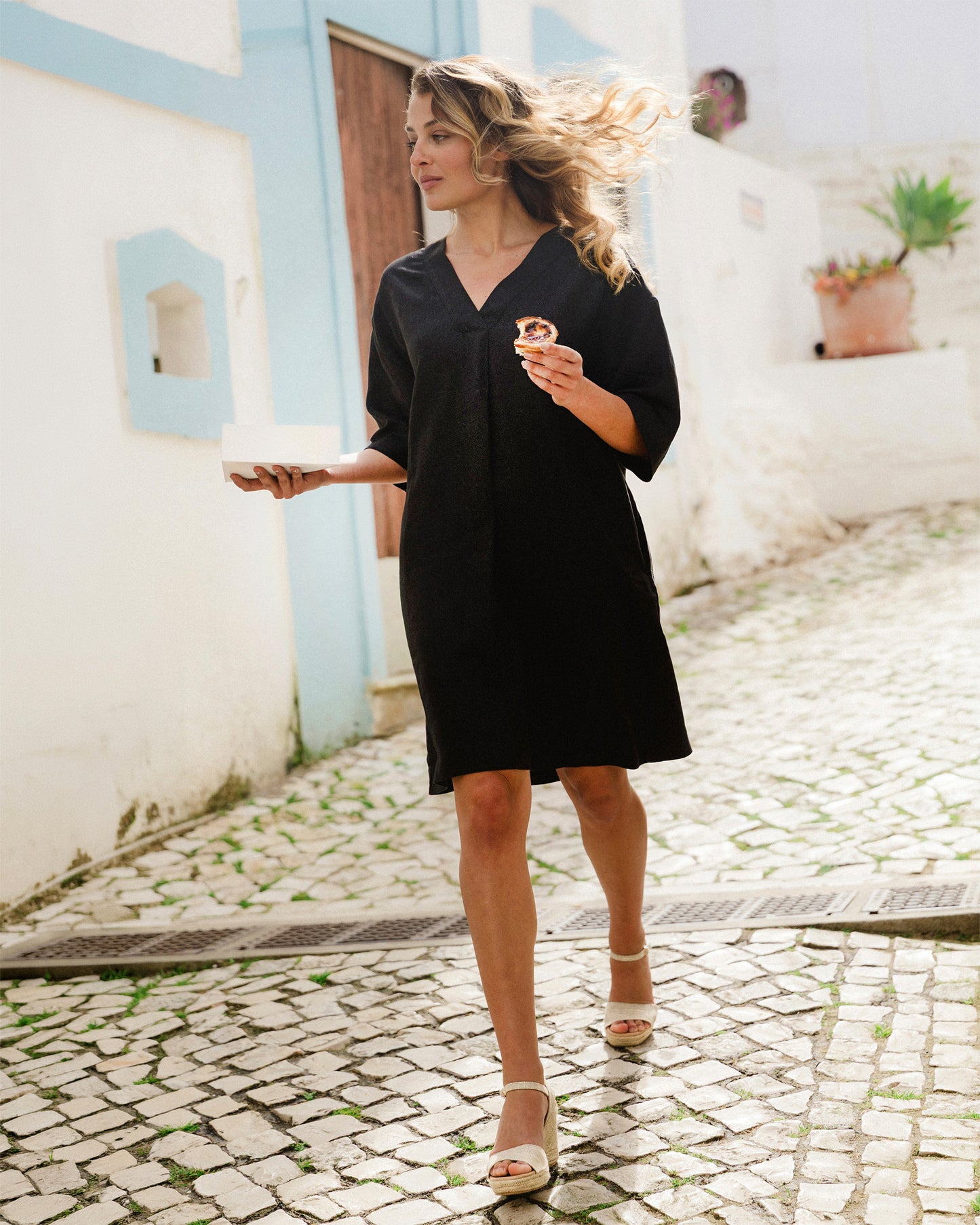 MagicLinen Black Linen Tunic Dress WAIKIKI, 100% European flax linen 160 gsm plain weave  modelBoxOn2