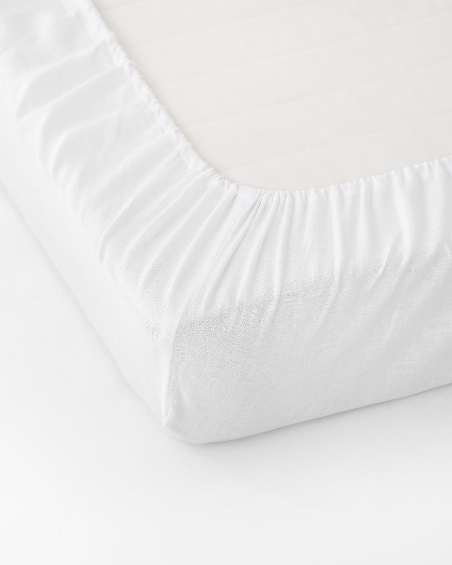 White linen sheet set (4 pcs)
