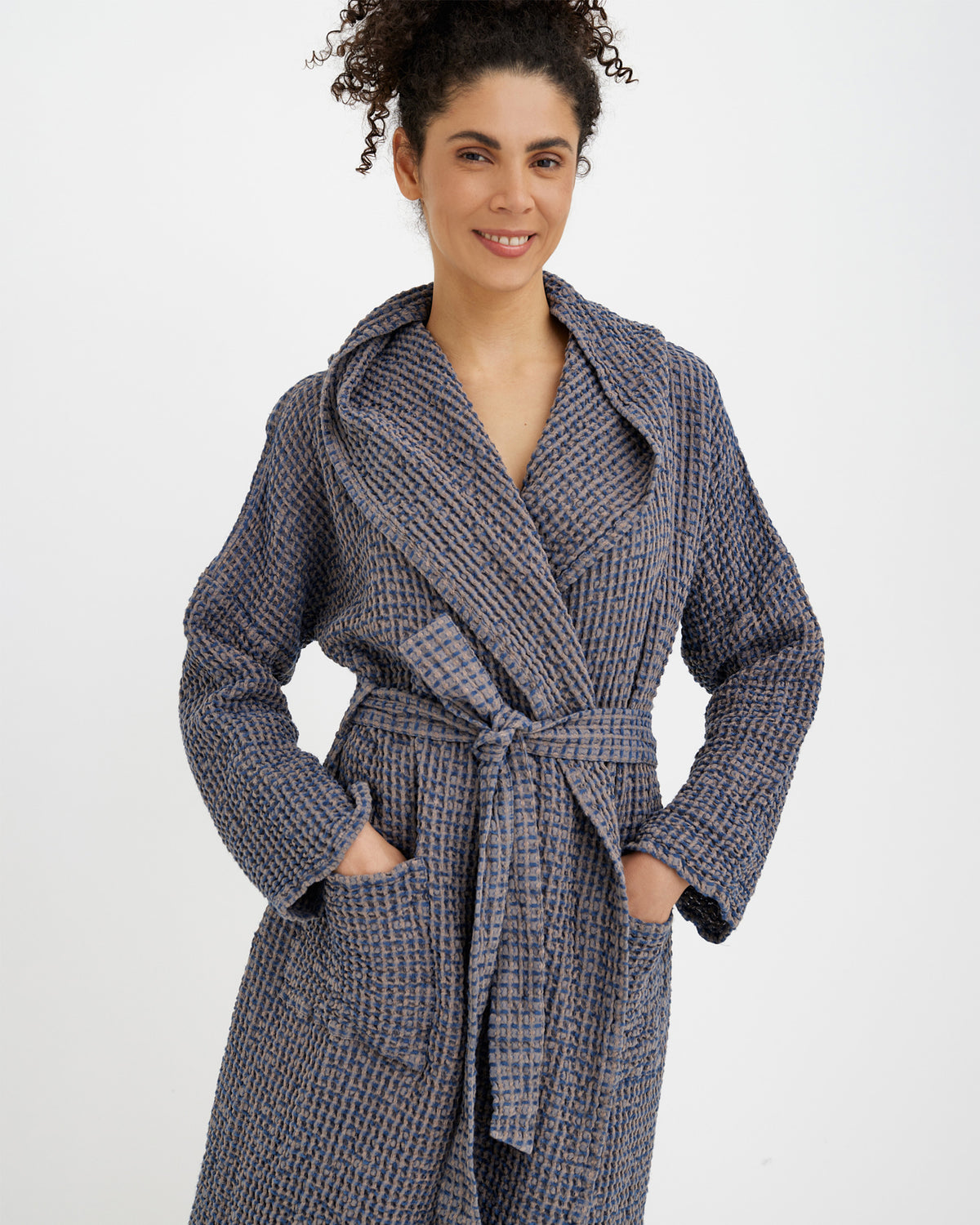 Women's waffle robe in Midnight bronze