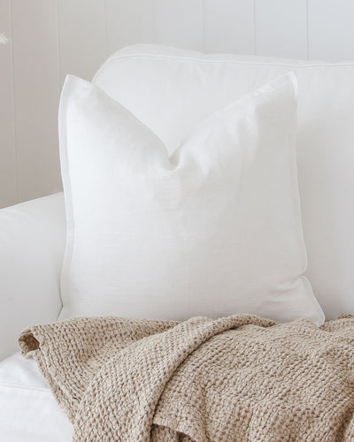 Deco pillow cover with buttons in White - MagicLinen
