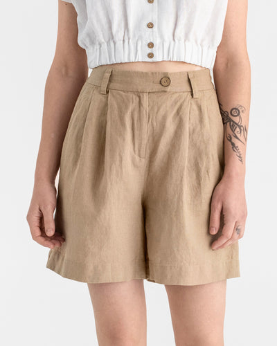 Pleated linen shorts BAGAN in Wheat - MagicLinen modelBoxOn