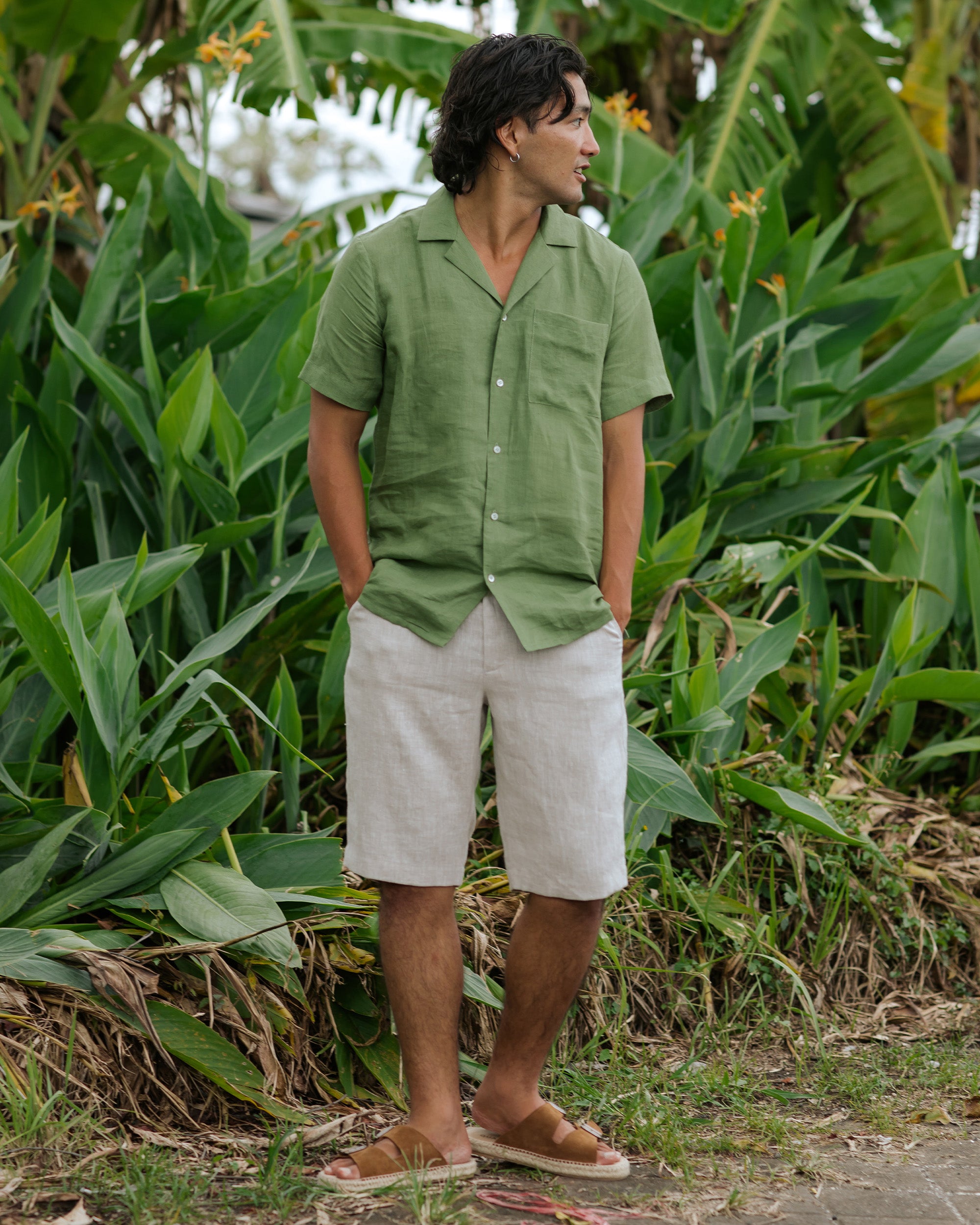 Short-sleeved Breezy Men's Linen Shirt HAWI in Forest Green | MagicLinen