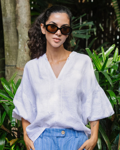 Linen blouse MANADO in White - MagicLinen modelBoxOn2