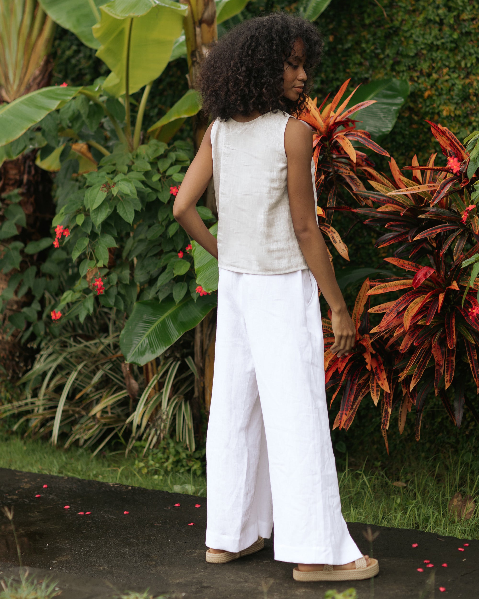 【THE MOZZ】[Premium] Whole Garment Linen Sleeveless Setup Sleeveless Linen Top SILAY in Natural Melange | MagicLinen